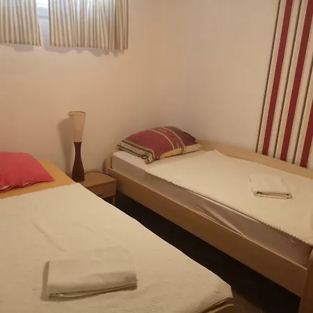 Dona Ground Floor Appartement Ugljan